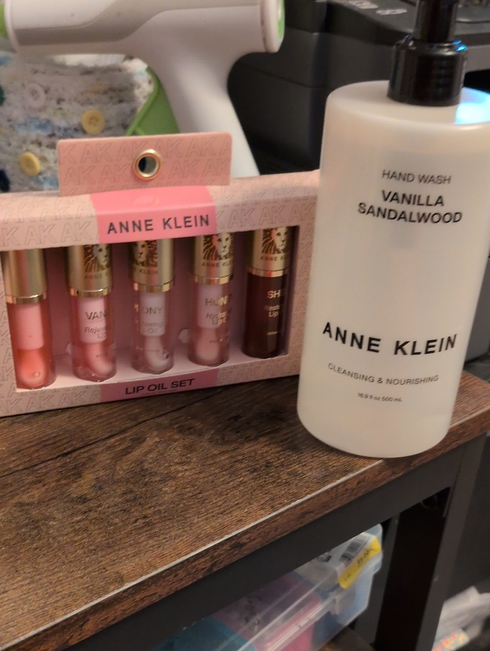 Anne Klein 5 Lip Oil Set with Hand Wash Vanilla Sandlewood Bundle